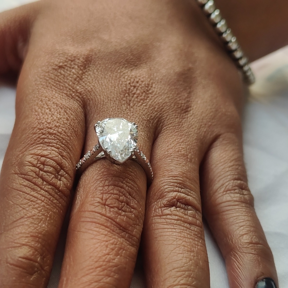 6.5 Carat IGI Pear Cut Platinum Diamond Ring! - Picture 2 of 16